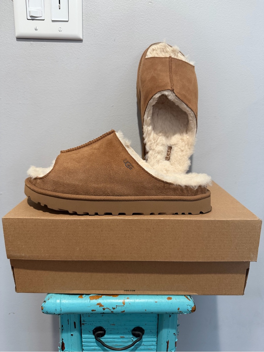 UGG CHESTNUT CLASSIC SHEEPSKIN GREENPORT SLIDE SLIPPERS, WOMEN US 9 EUR 40